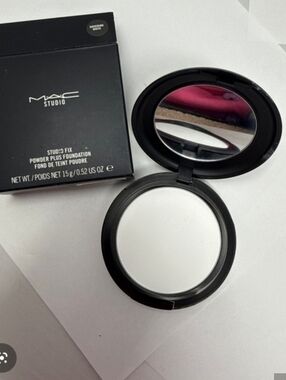 MAC Cosmetics Studio Fix Shivering White Setting Powder Compact